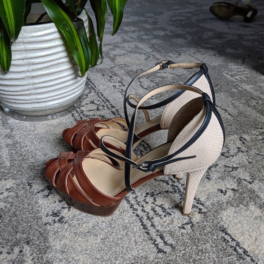 Audrey Brooke tan/black heels